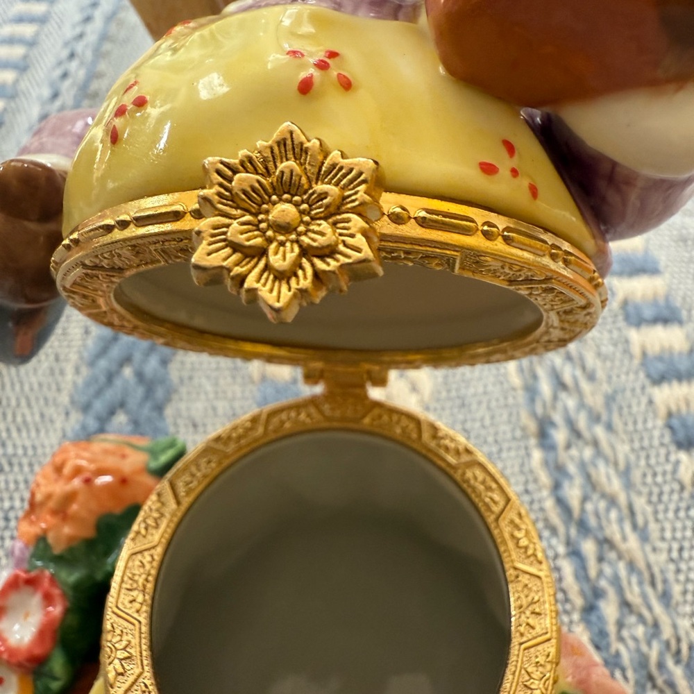Easter/Spring Rabbit Mother Child Garden Flowers Trinket box by CWC - Picture 6 of 7